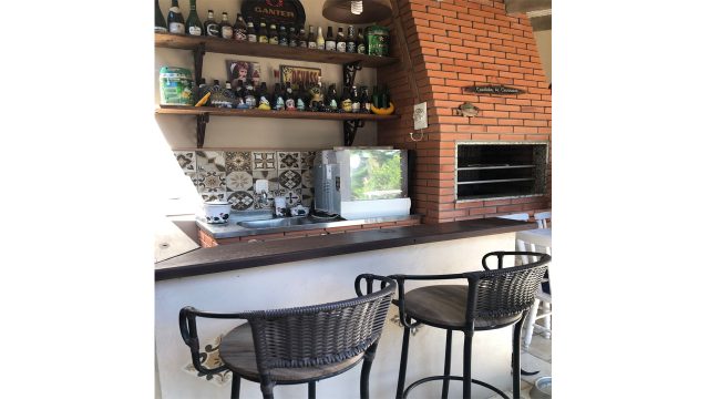 BELA CASA À VENDA EM REGIÃO CENTRAL DA CIDADE !!