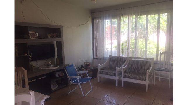 CASA À VENDA EM REGIÃO CENTRAL DA CIDADE !!!